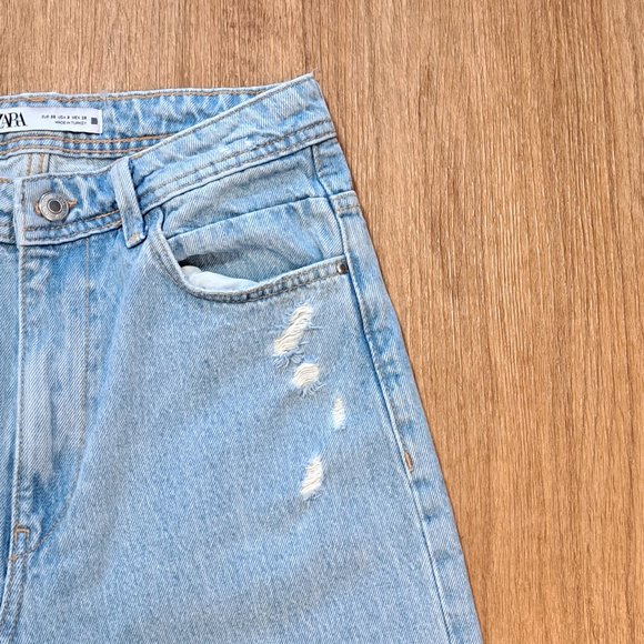Zara High Waisted Straight Leg Distressed Light Wash Denim Jean Size 6 Misses - Picture 8 of 10